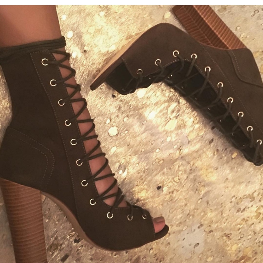 🔥lace up boots🔥